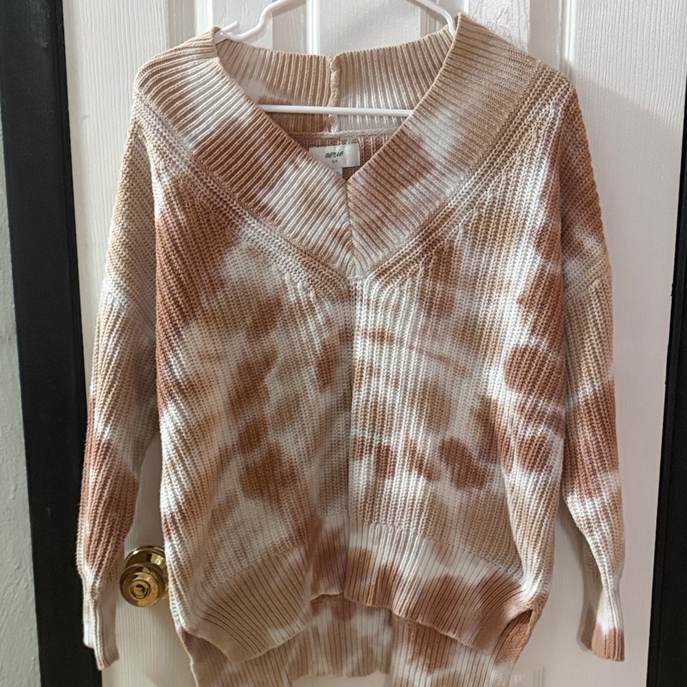 Aerie V-Neck Sweater in Tan and Cream
